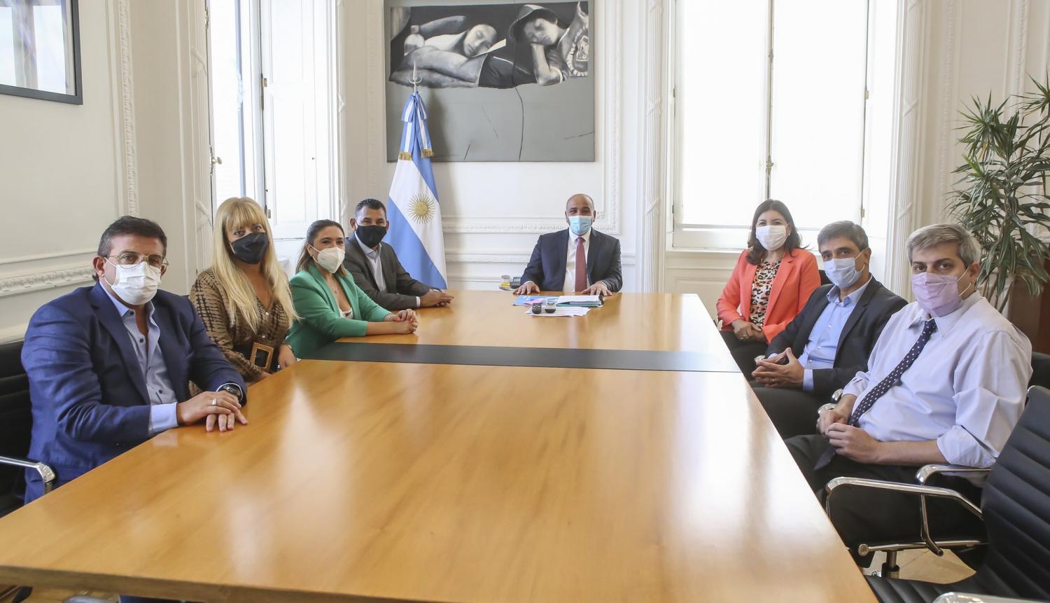 PERONISTAS. Manzur, junto a los senadores Yedlin y Mendoza, y a los diputados Cisneros, Carrizo, Chahla, Fernández y Leito. Foto: Twitter @pyedlin