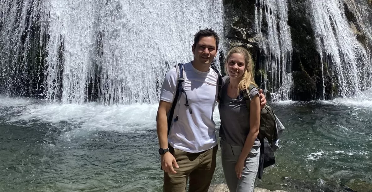 EN PLENO VIAJE. La pareja disfrutó cada rincón del país