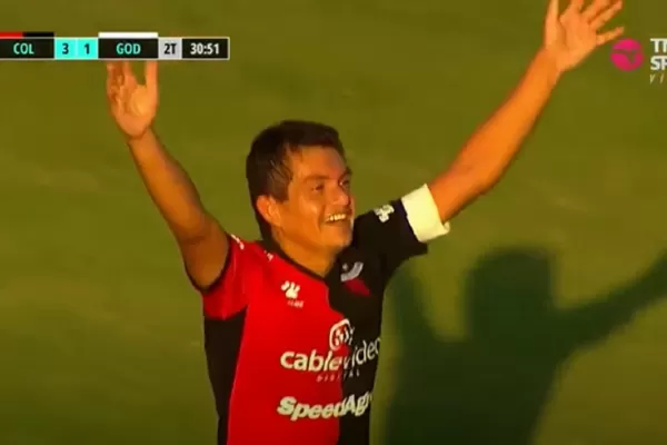 ¿Gol olímpico? La picardía de Pulguita Rodríguez hizo delirar a los hinchas de Colón