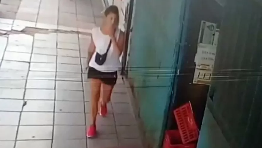 HALLAZGO. En un descampado encontraron la riñonera que lleva Betiana Rossi, una mujer de 38 años que lleva 10 días desaparecida.