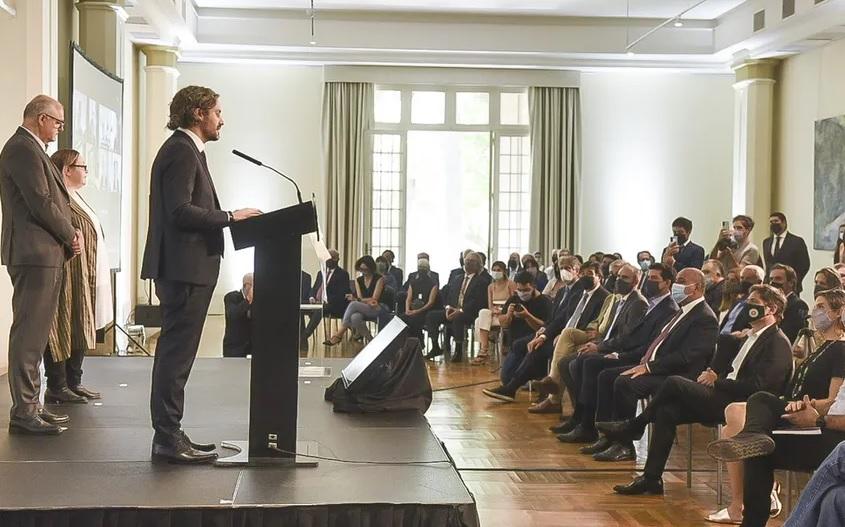 Cerca de Manzur, Boudou reapareció en la primera fila de un acto oficial del Gobierno