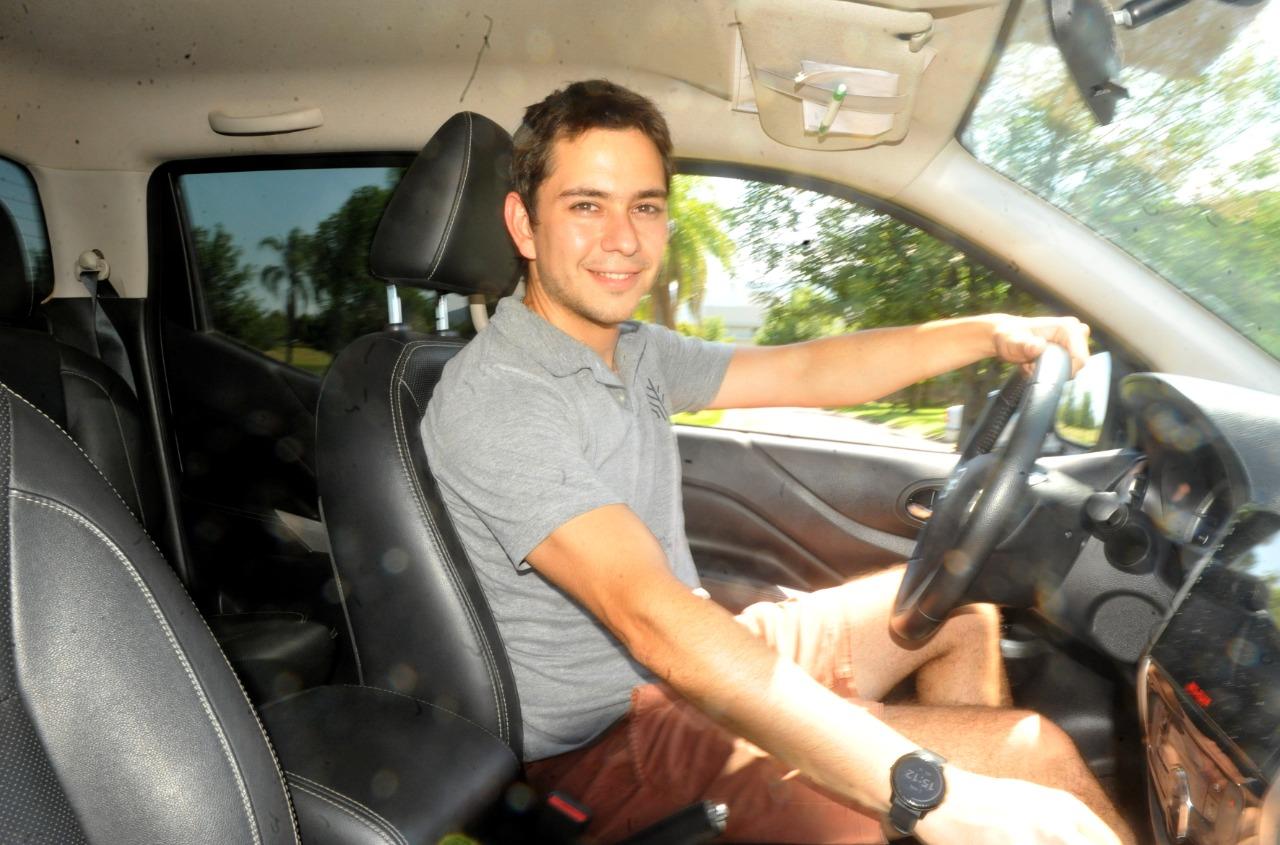 La historia de amor de dos tucumanos que recorrieron el país con una camioneta muy especial