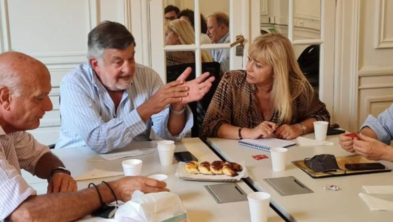 EN EL CONGRESO. Rocchia Ferro y Chahla mantuvieron un encuentro donde dialogaron sobre las necesidades del sector azucarero.