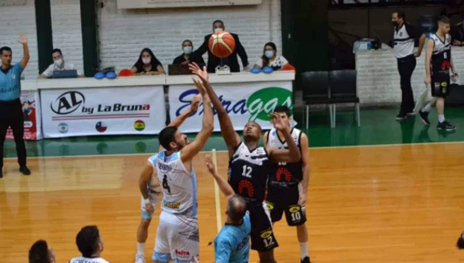 SIN SALIDA. Estudiantes no logra salir del pozo que lo mantiene en una racha negativa.