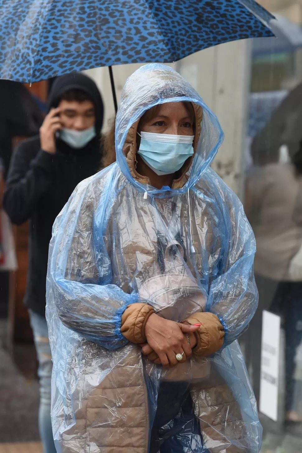 PROTECCIÓN FUNDAMENTAL. El barbijo ya se convirtió en parte de nuestra indumentaria y en esencial para prevenir el contagio del coronavirus. 