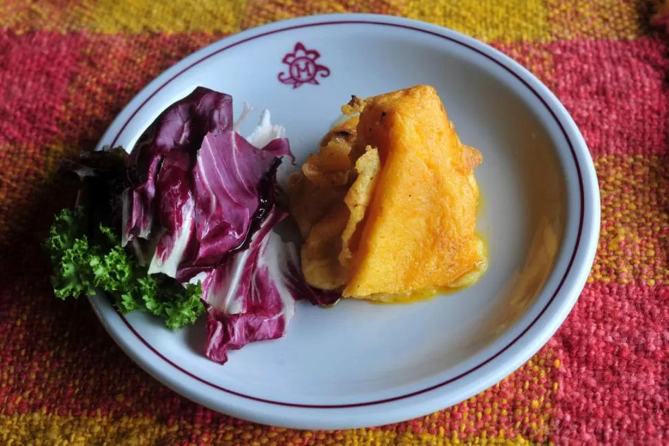 CHAU DIETAS. Lo ideal es aprender a controlar las porciones, respetar horarios, aprender a elegir la comida y optar por las opciones más saludables y menos calóricas. LA GACETA/DIEGO ARAOZ