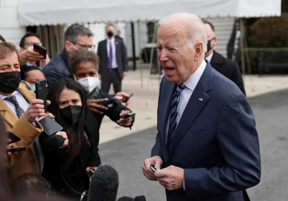 INSISTENCIA. Joe Biden habla con los medios de comunicación sobre la situación en Ucrania. 