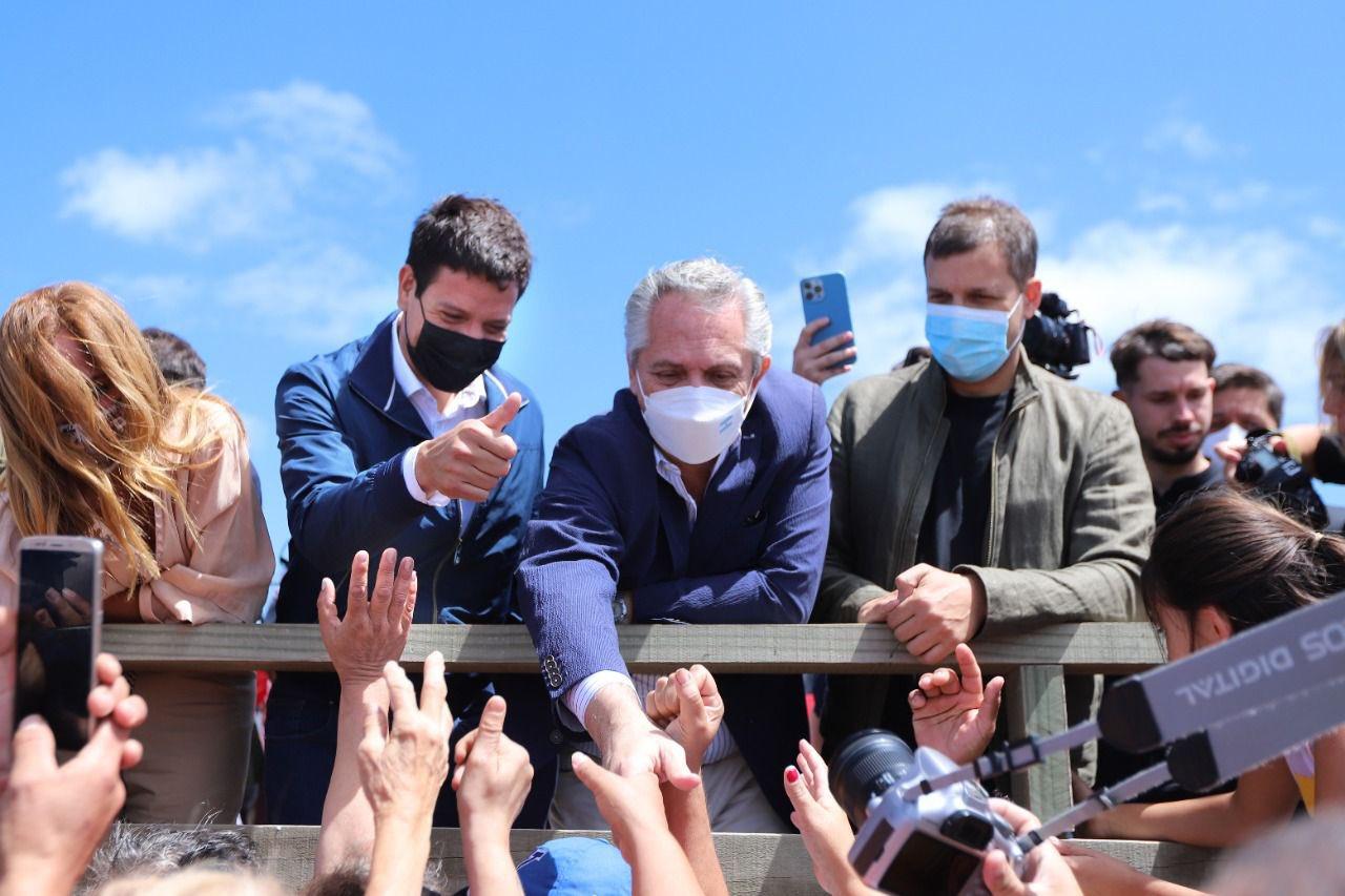 Video: Alberto Fernández se puso a atajar penales y se volvió viral