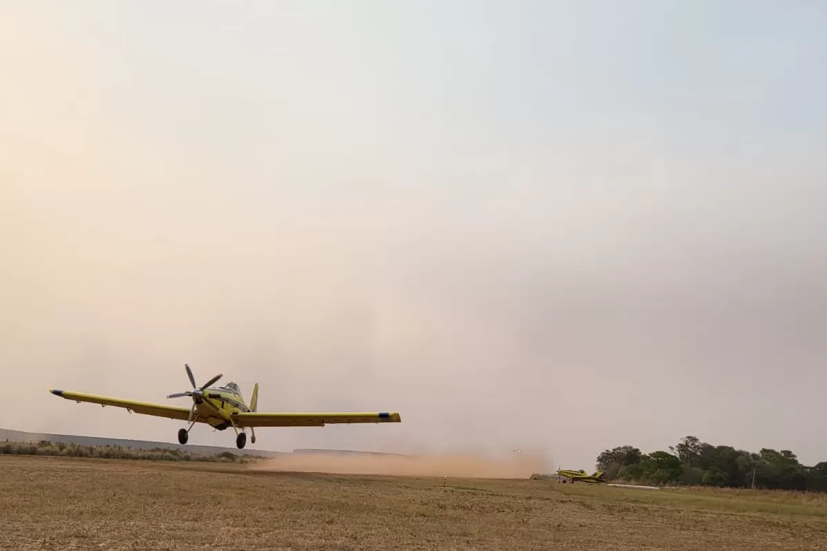 RECURSOS. Tucumán colaboró con Corrientes con el envío de aviones hidrantes. 