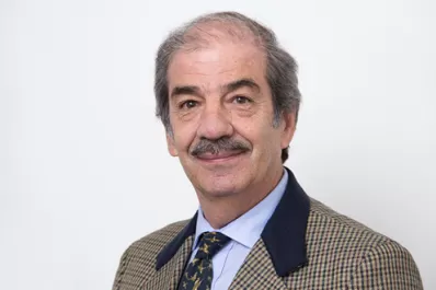 “La economía, sobre la cuerda floja”, dijo el economista Alvarado Ledesma