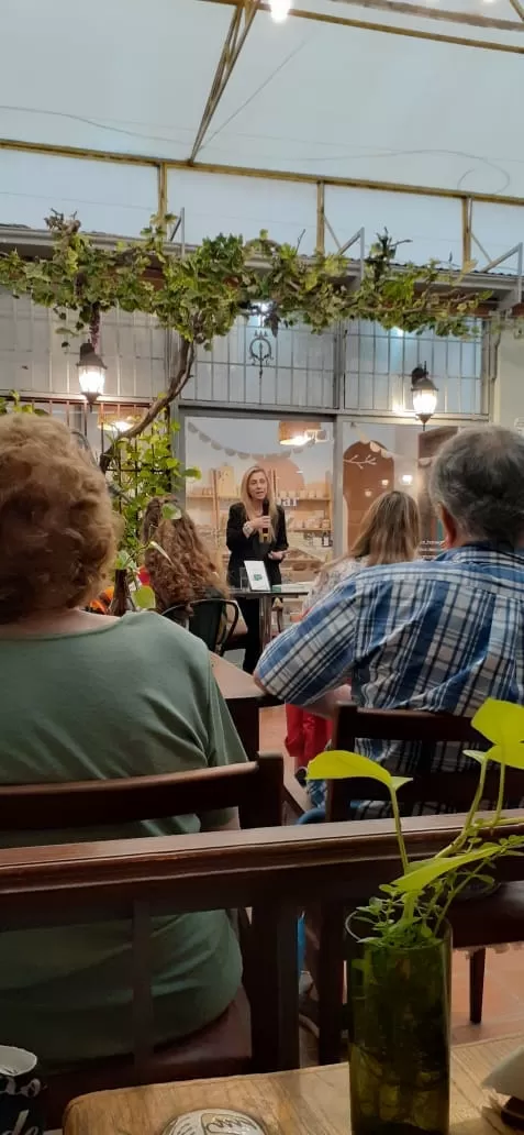 SILVIA SUSANA BELTRÁN. La escritora hizo un ensayo basándose en su experiencia y en la de otros padres con chicos con Síndrome de Asperger. 