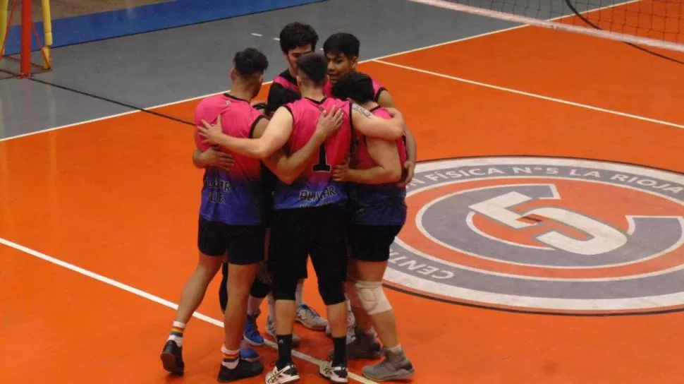 UNIDOS HASTA EL FINAL. Los jugadores de Aliviar sienten que formaron una familia dentro y fuera de la cancha. 