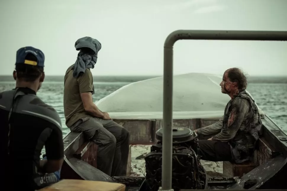 EN EL MAR. Ettore D’Alessandro, Marcelo Subiotto y Henry Shaq Montero protagonizan la película.   