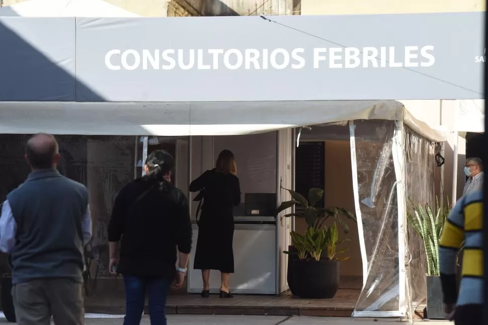 PUESTOS CLAVES. Desde que se inició la pandemia los consultorios febriles recibieron miles de pacientes.  