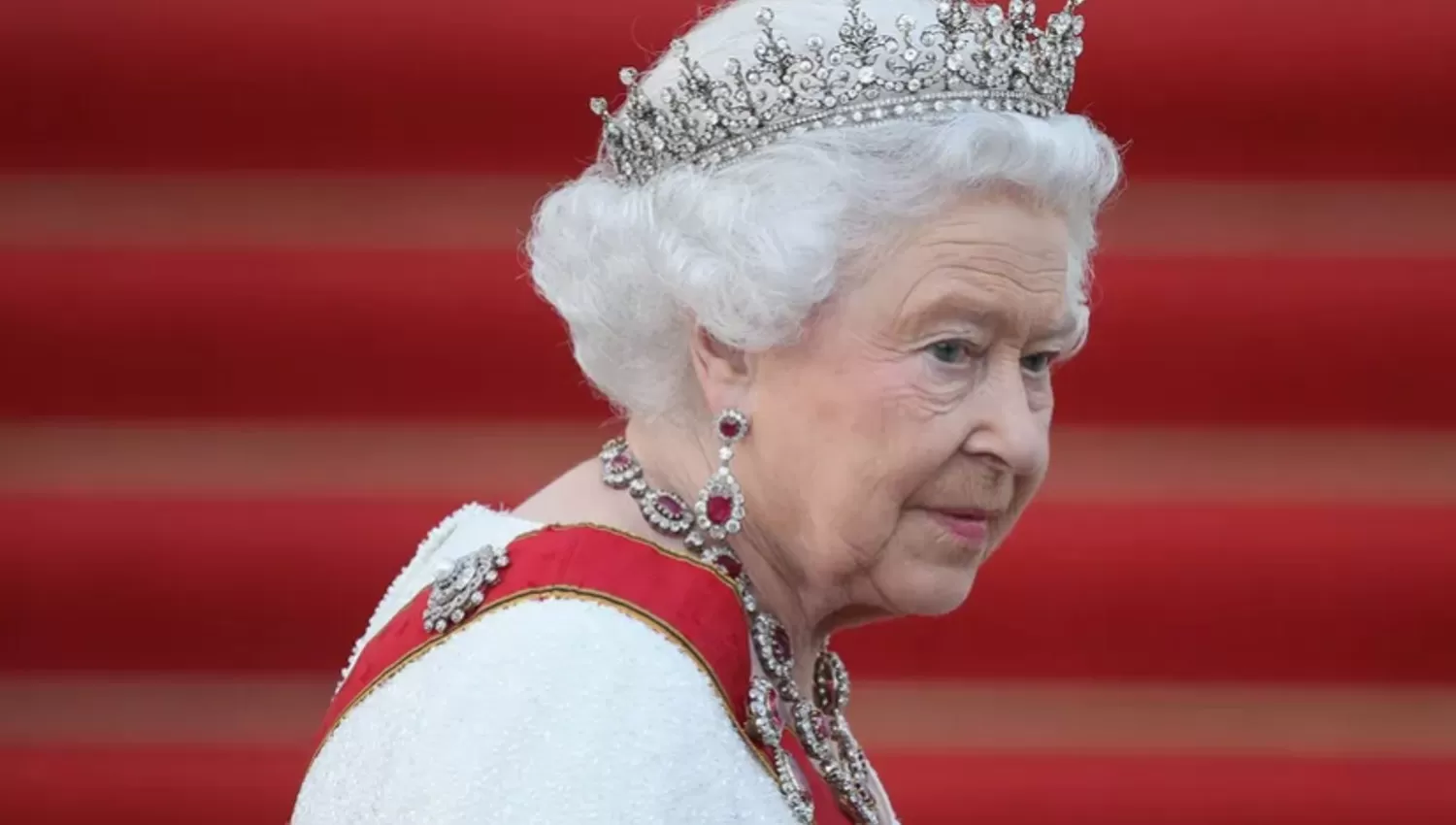 ESTABLE. La reina Isabel II tiene síntomas compatibles con un resfriado informaron desde el Palacio de Buckingham 