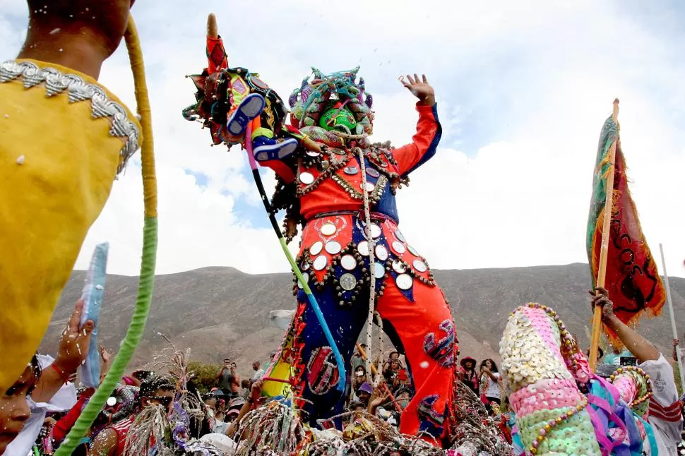 ¡QUE VIVA EL PUJLLAY! Los tradicionales disfraces estarán otra vez presentes.