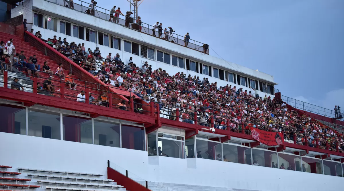 REDUCIDO. San Martín debutó como local con apenas 300 hinchas en las tribunas.