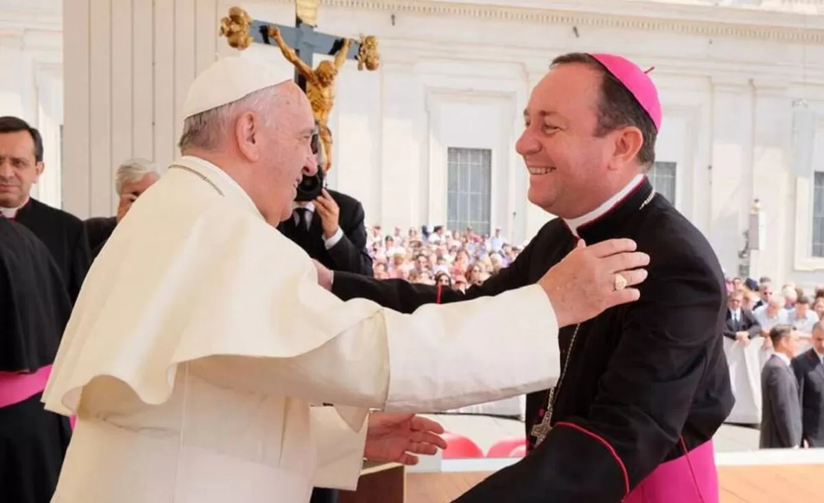 El Papa Francisco saluda a Gustavo Zanchetta. Foto de Archivo