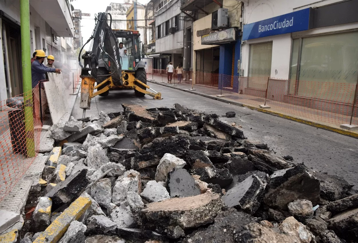 EN MARCHA. Las obras en Laprida al 100 demandarán alrededor de 45 días.