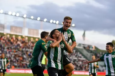 Banfield aplastó a Gimnasia y logró su primer triunfo en el torneo