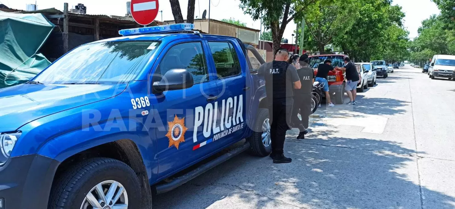 En Rosario, una viuda negra lo engañó en un motel; le robó plata y el auto 