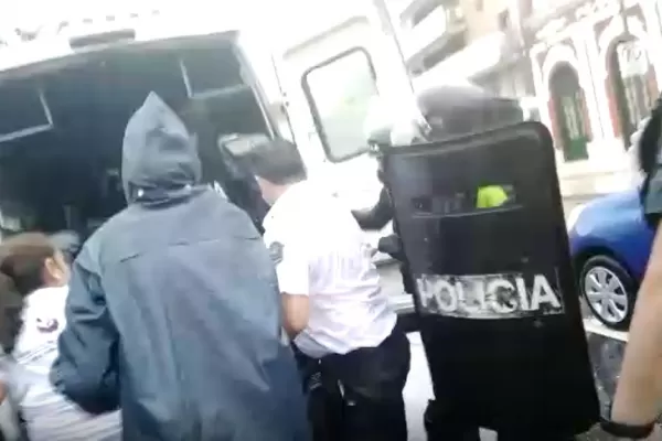 Video: Sitas exige el cese de la violencia y denuncia represión policial en la plaza Independencia