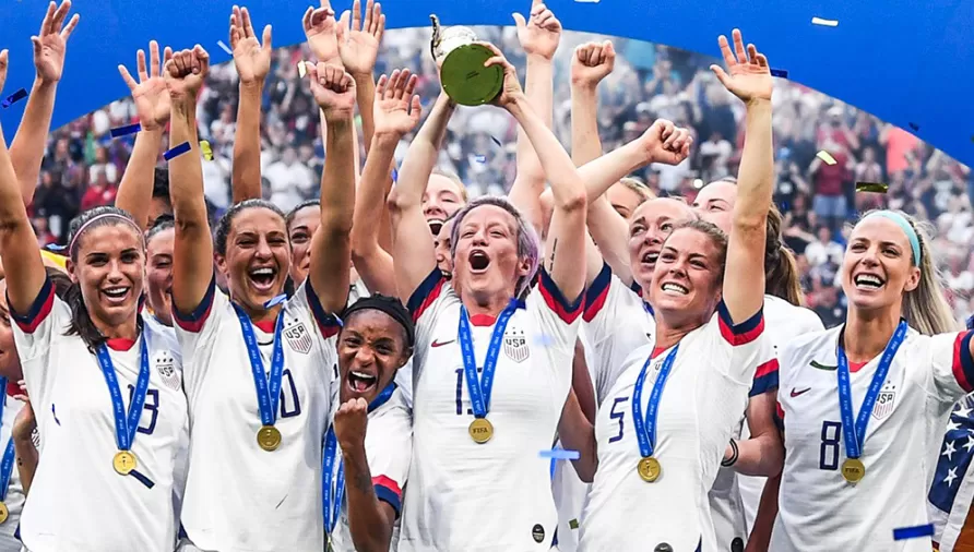 IGUALDAD. Mujeres y varones cobrarán lo mismo en sendos seleccionados de fútbol de Estados Unidos.