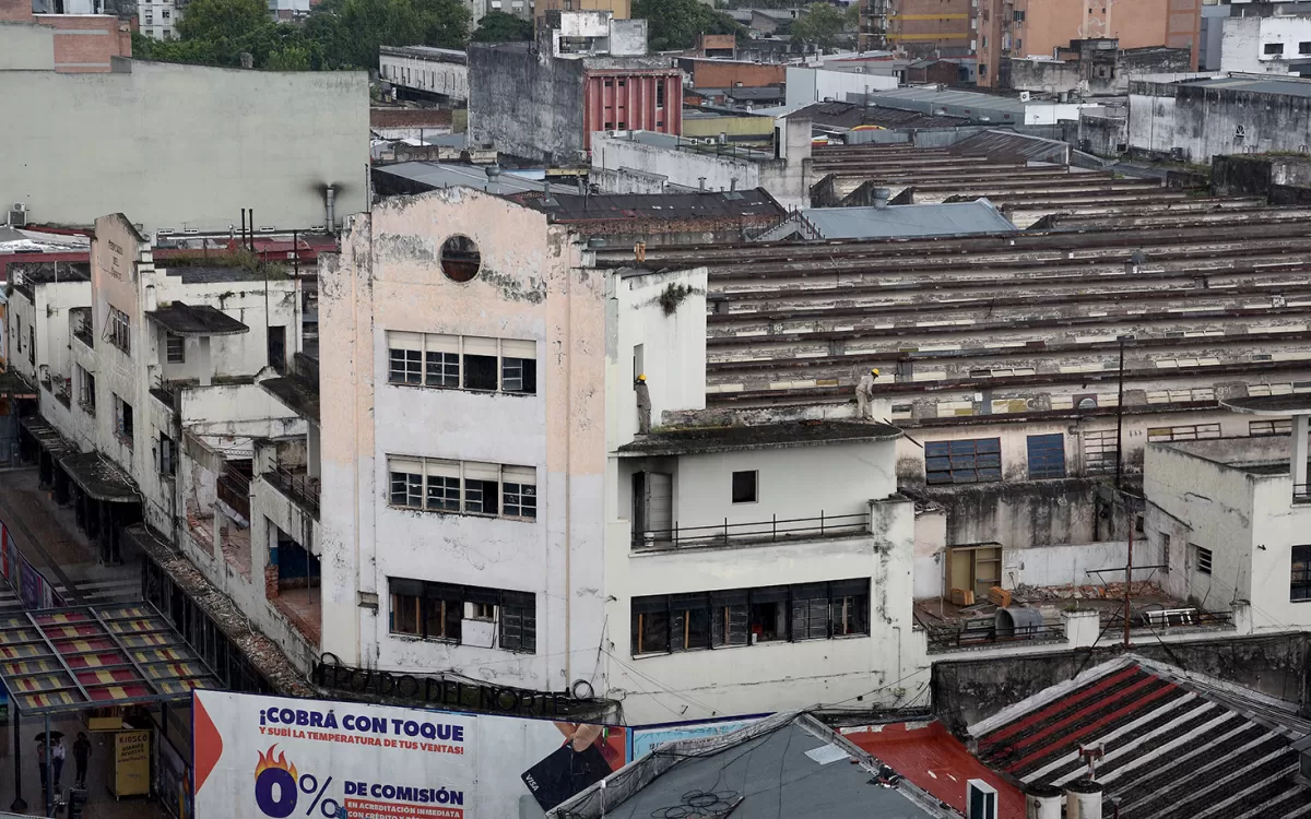 UN EDIFICIO PATRIMONIAL ENCLAVADO EN EL MICROCENTRO. El Mercado está cerrado desde hace un año.