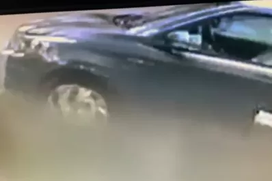 Así se robaron un auto en una cochera en pleno centro tucumano
