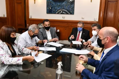 Los docentes tucumanos recibirán una suba salarial del 59% en cuatro partes