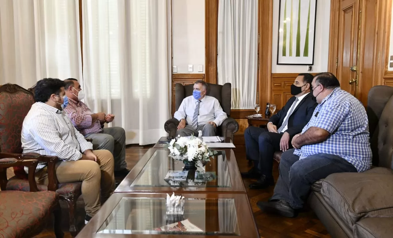 EN CASA DE GOBIERNO. Jaldo, junto a Amado, recibió a dirigentes de SOEM. foto: Prensa goberanción