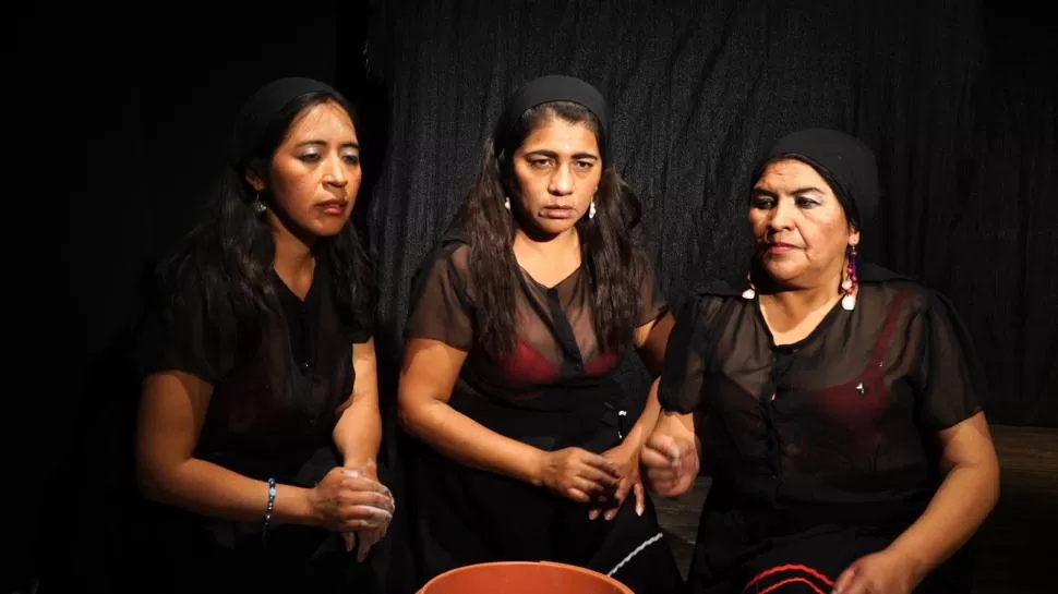 ENCUENTRO ENTRE MUJERES. “Jueves de comadres” reúne a tres amigas para hablar de amores desdichados.  