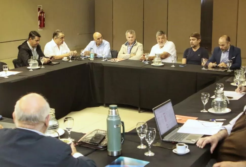 EN TAFÍ DEL VALLE. Encabezados por Jorge Rocchia Ferro los industriales se reunieron por segundo día seguido. 