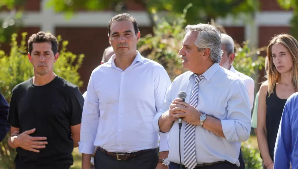 PRESENCIA. El presidente, Alberto Fernández, sobrevoló las zonas afectadas por los incendios en Corrientes y en Misiones.