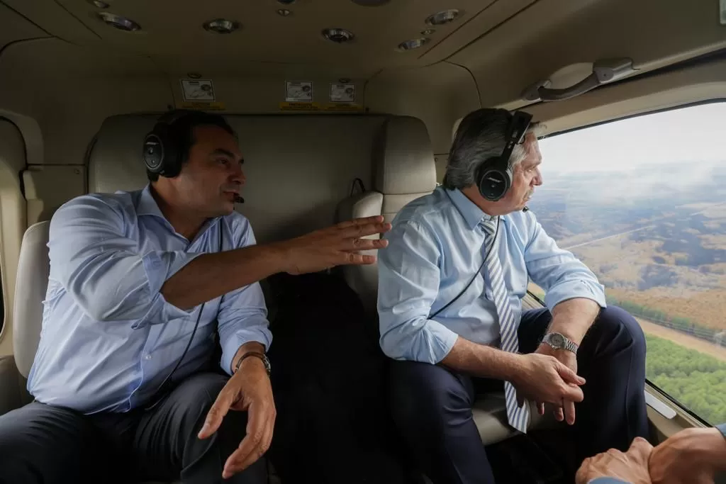 INCENDIOS EN CORRIENTES. Alberto Fernández y Gustavo Valdés sobrevuelan las zonas afectadas.