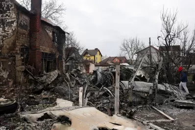 Las tropas rusas bombardearon la capital de Ucrania: reina el caos y la gente se refugia en los subtes