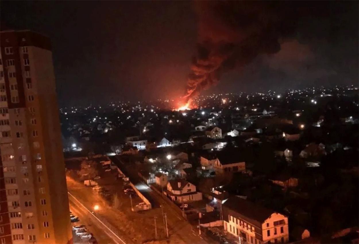 Las tropas rusas bombardearon la capital de Ucrania: reina el caos y la gente se refugia en los subtes