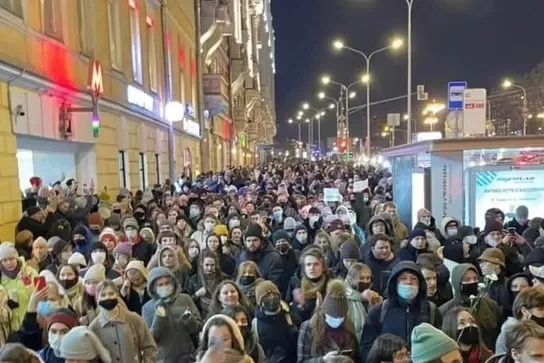 REFUGIADOS. Miles y miles de ucranianos tratan por todos los medios de dejar su país. FOTO TOMADA DEL PERFIL DE TWITTER DE MYROSLAVA PETSA, PERIODISTA @myroslavapetsa