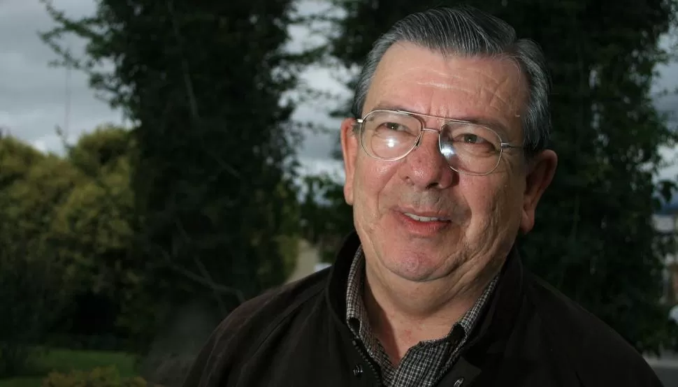 EL AUTOR. Ceballos, nacido en la capital salteña, edita la revista mensual “La Gauchita” y escribió varios libros.  