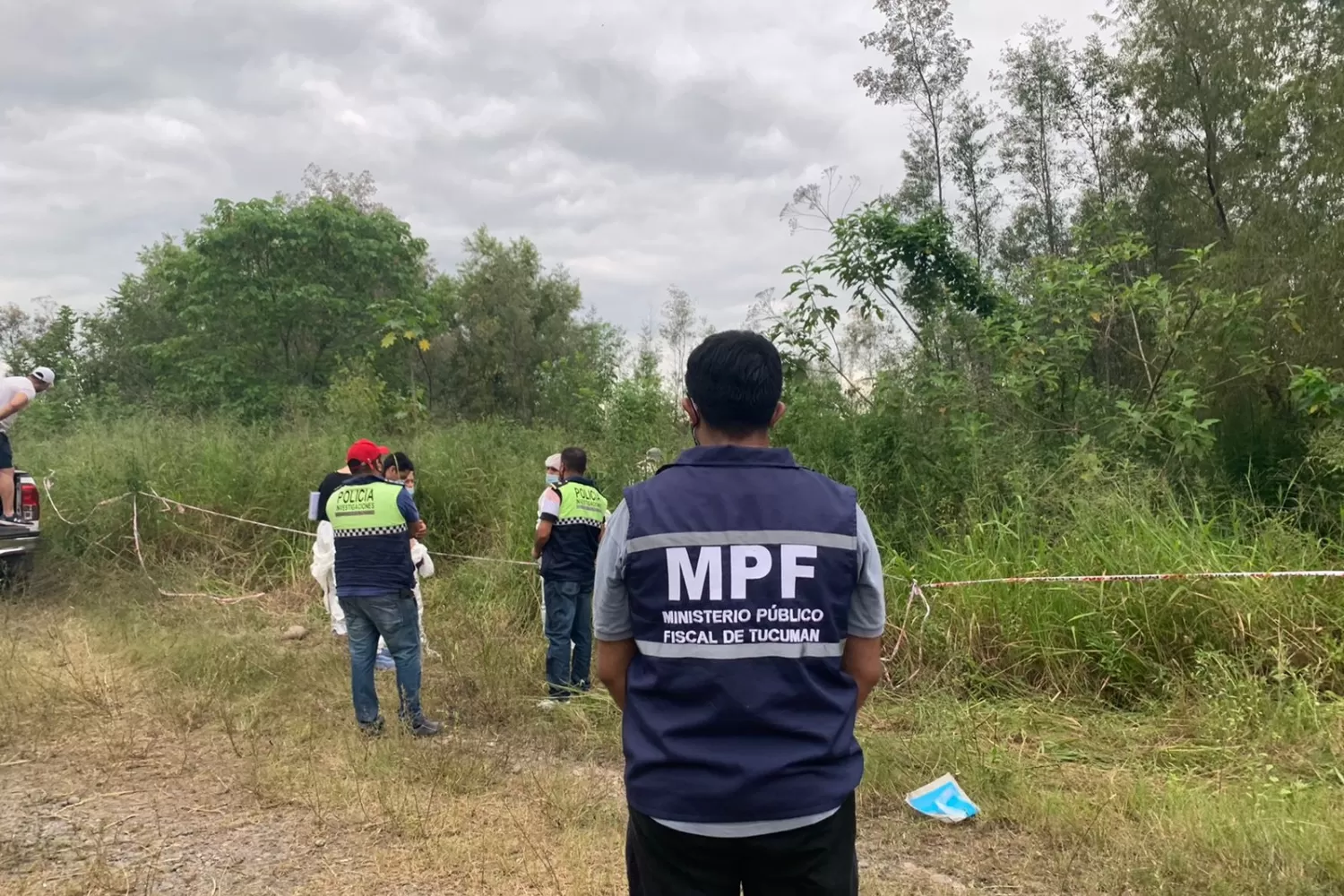 LA ESCENA. El cuerpo del joven fue encontrado a unos 100 metros del lugar donde había aparecido el de su padre calcinado. 