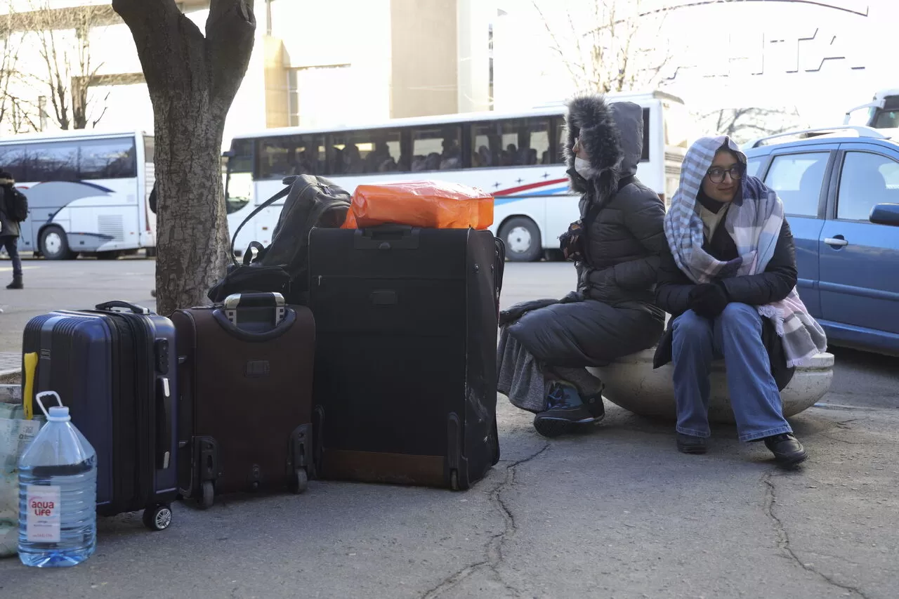 Miles de personas intentan salir de Ucrania en medio del conflicto.