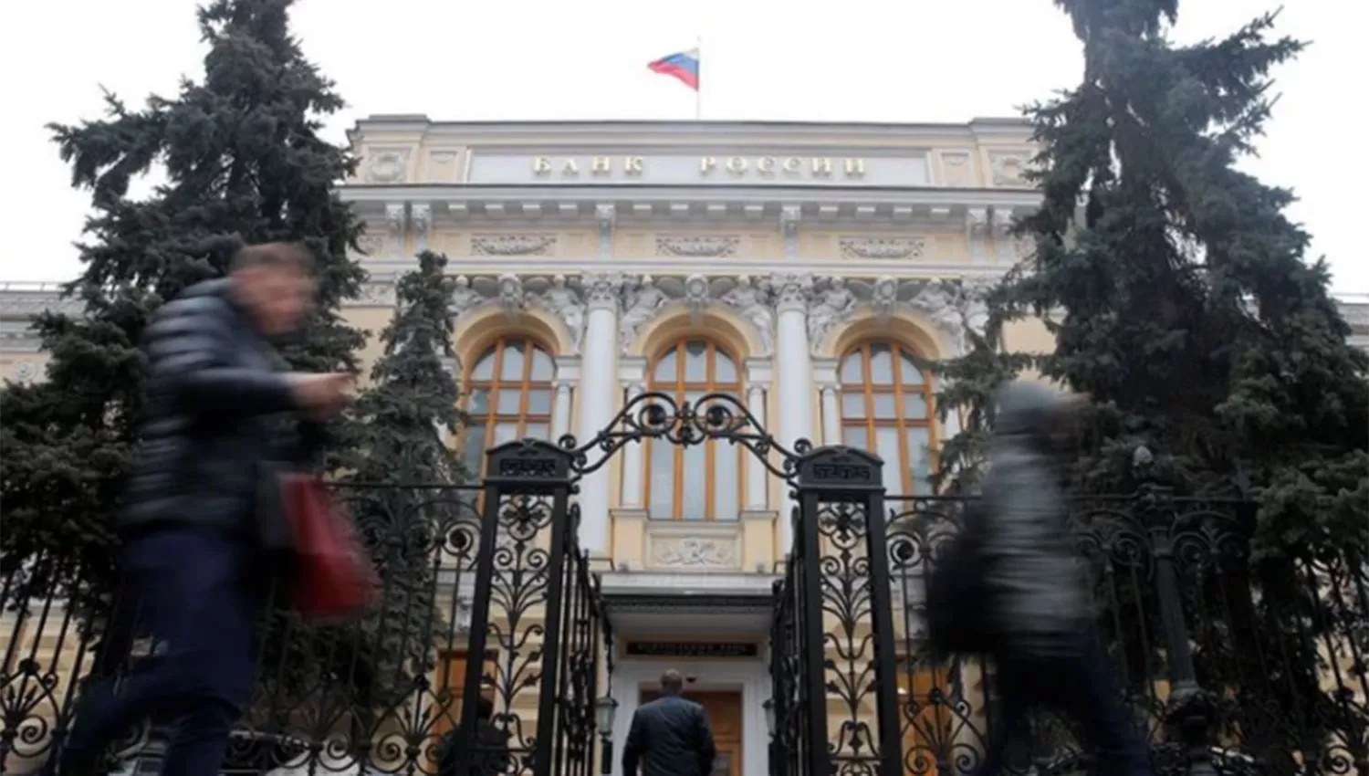 EN PROBLEMAS. El Banco Central de Rusia será el encargado de tomar las directivas para sostener la moneda rusa.