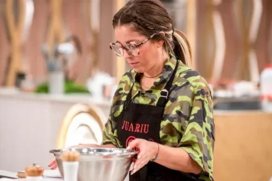 Con un sándwich de milanesa muy elogiado y bien tucumano, “Juariu” se salvó de la eliminación en Masterchef
