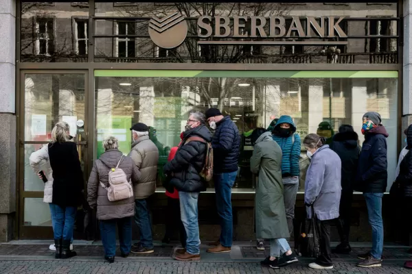 El banco ruso Sberbank podría quebrar por el retiro masivo de depósitos
