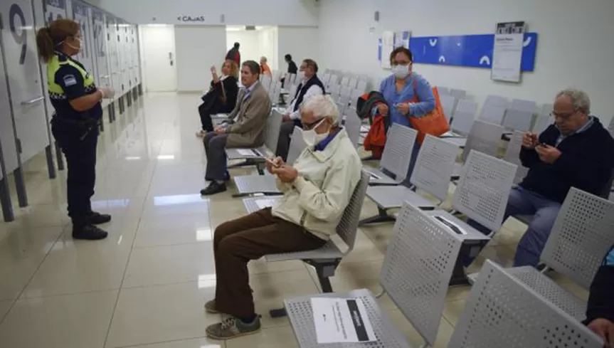 REGRESO DE UN TRÁMITE CLAVE. Mañana se termina la prórroga de la fe de vida: ¿qué deben hacer los jubilados en cada banco?