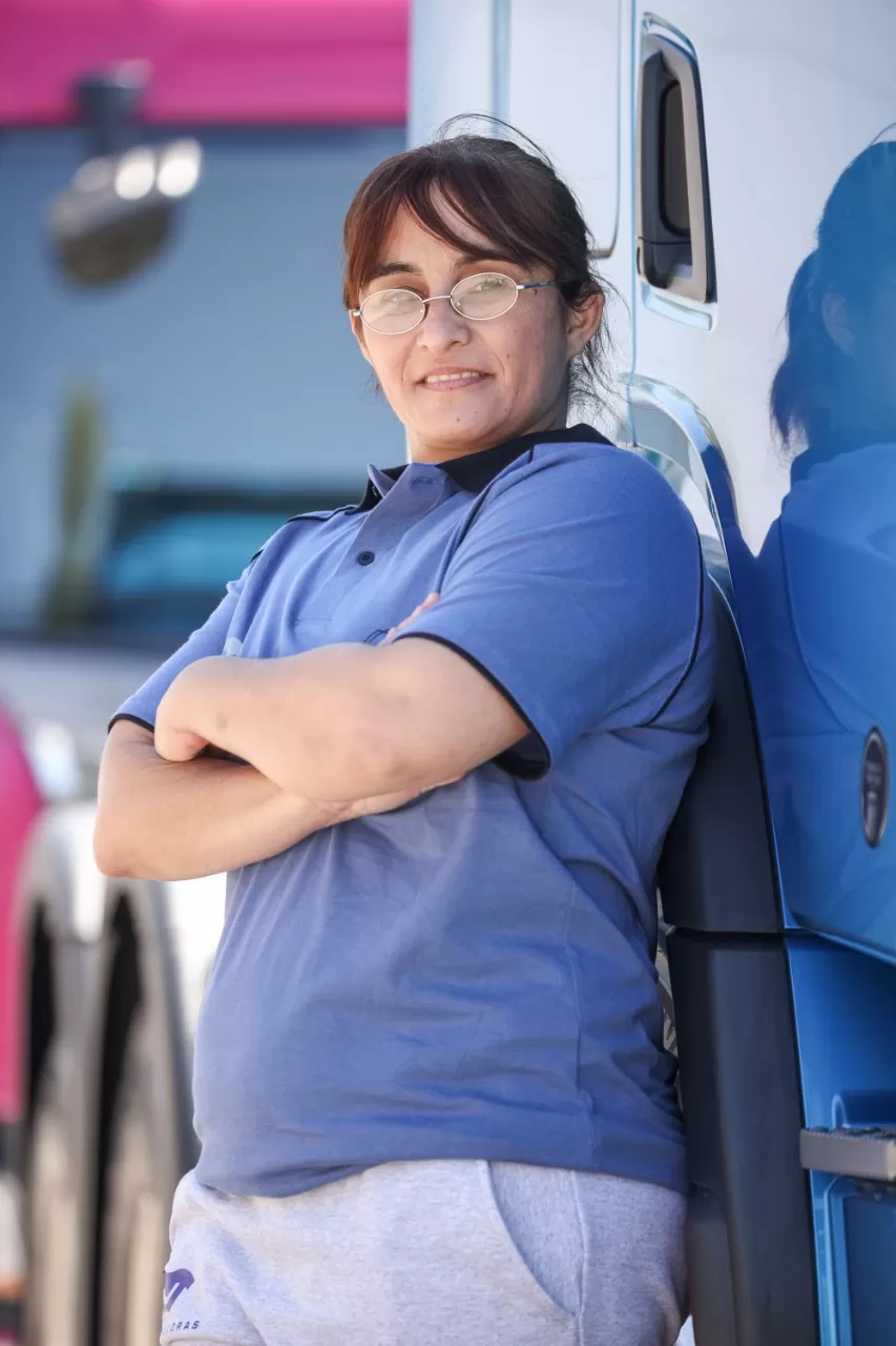 ORGULLOSA. Laura Elizabeth Cóceres, conductora tucumana. 