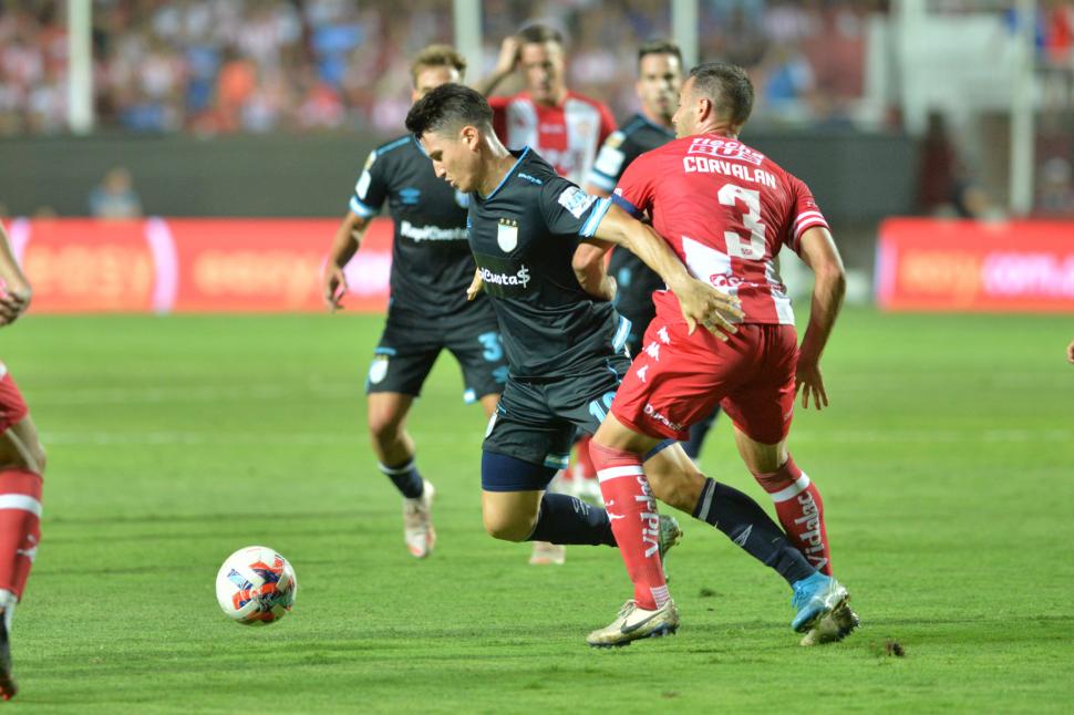 CUMPLE. Eugenio Isnaldo sigue sumando minutos, hoy sería titular por la izquierda.