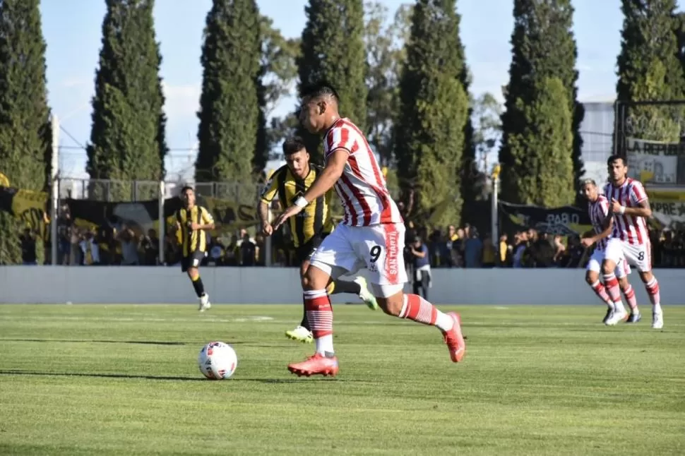 APORTES INVALUABLES. Cano se ganó la confianza de De Muner y comenzó a pagar con goles que valen tres puntos. 