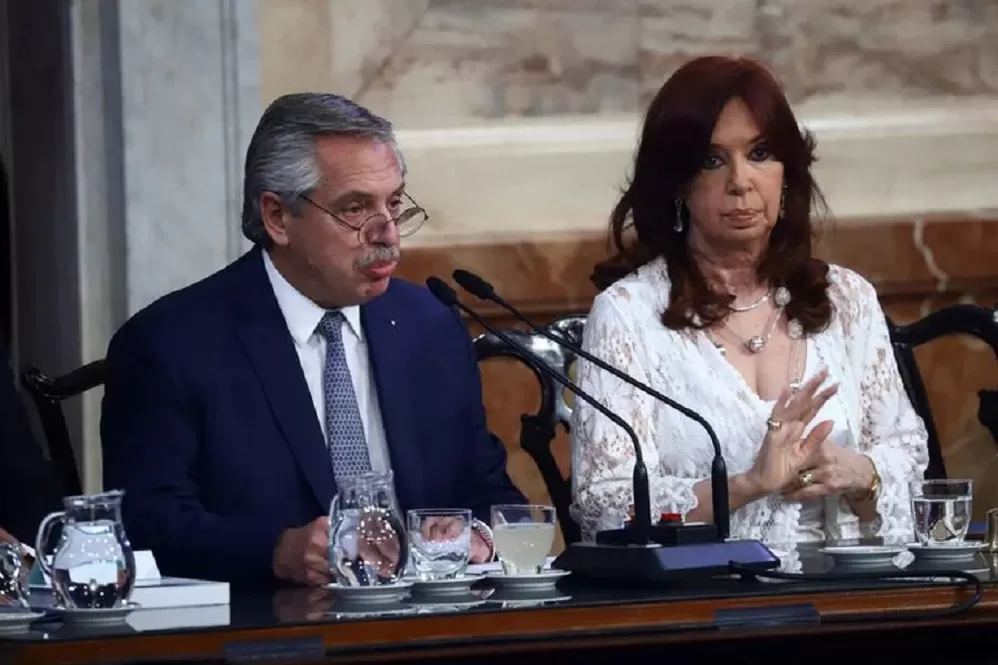 EN EL CONGRESO. Alberto Fernández, junto a Cristina Kirchner, en el acto de apertura de sesiones ordinarias. Foto de Reuters