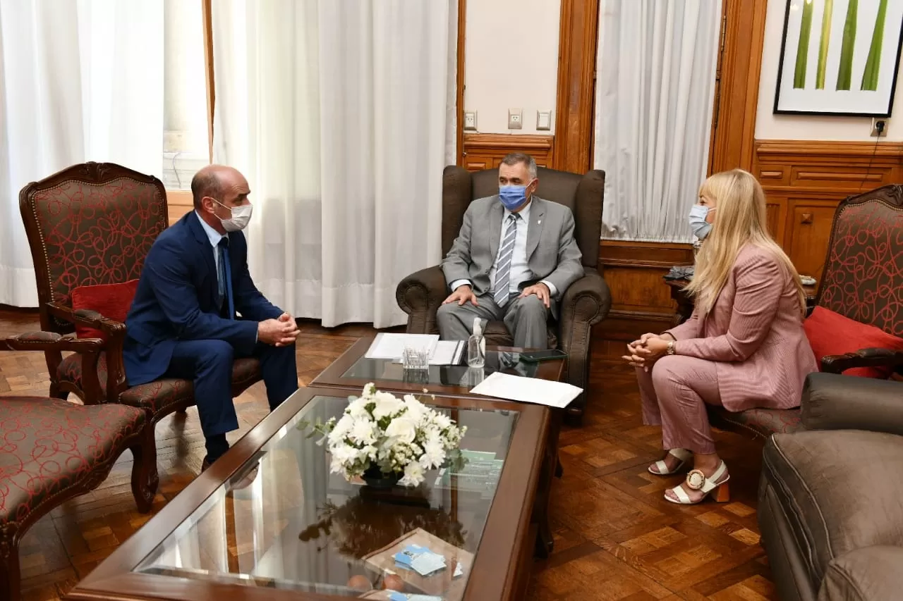 EN CASA DE GOBIERNO. Jaldo, junto a Lichtmajer y a Chahla. Foto: Prensa Gobernación